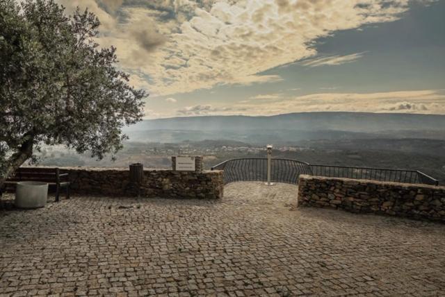 Al Miradouro Do Outeiro Villa Guarda Exterior foto